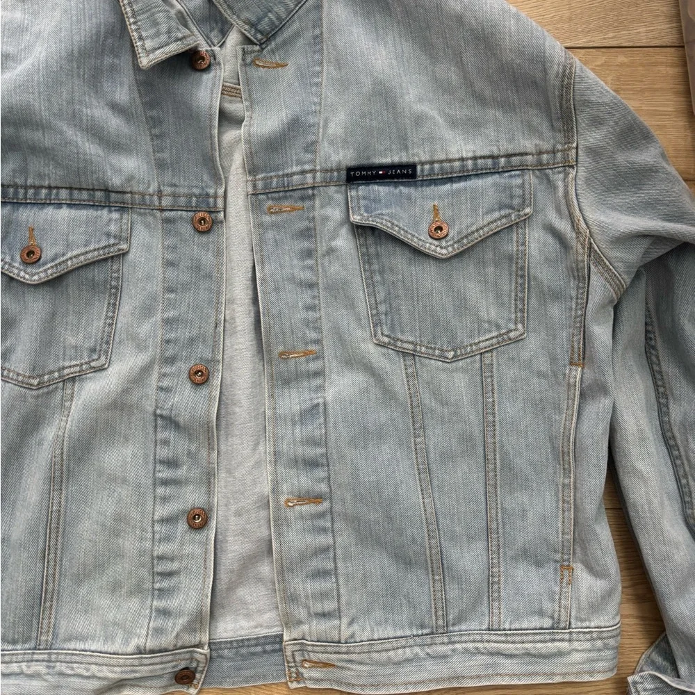 Y2K Oversized Denim Jacket Tommy Hilfiger Tommy Jeans Lightwash Denim Jacket - Picture 6 of 7